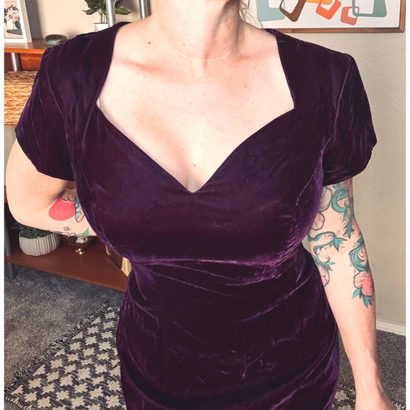 Vintage 1980s Plum Purple Velvet Wiggle Dress Sweetheart Neckline Cocktail Midi - Picture 3 of 6